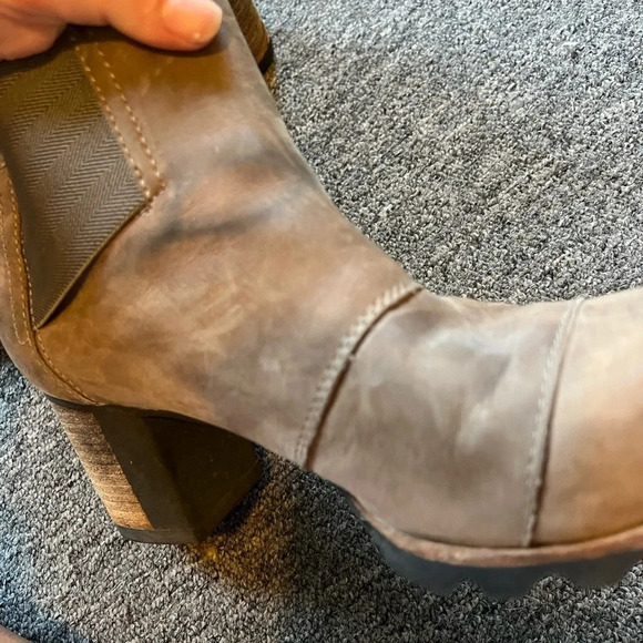 Sorel Addington Boots, size 39 - Picture 4 of 8
